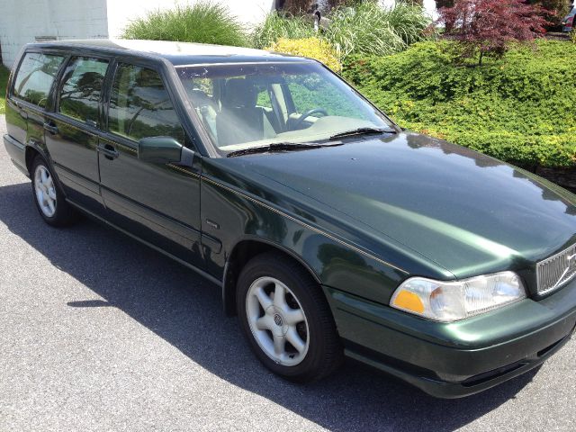 1998 Volvo V70 Base