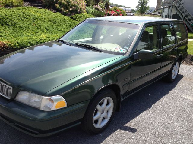 1998 Volvo V70 Base