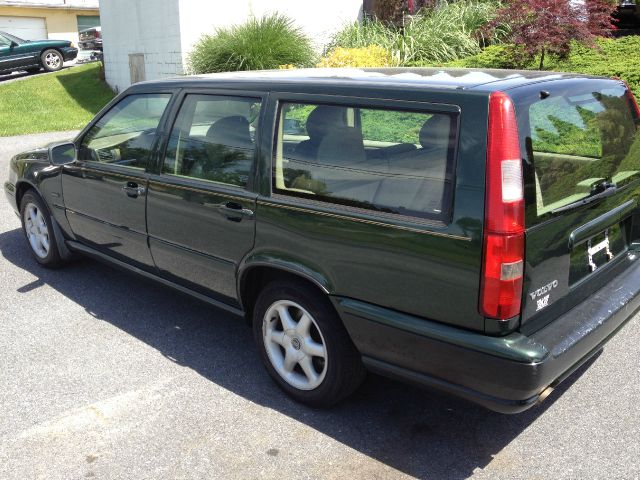 1998 Volvo V70 Base