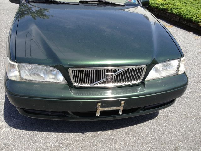 1998 Volvo V70 Base