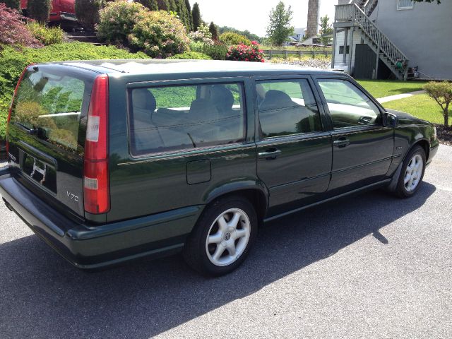 1998 Volvo V70 Base