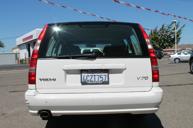 1998 Volvo V70 Base