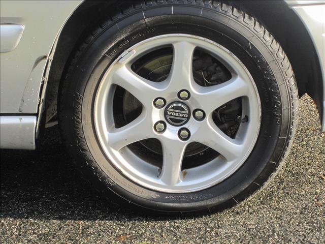 1999 Volvo V70 Base