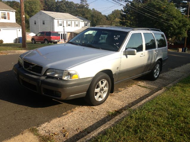 1999 Volvo V70 EX - DUAL Power Doors