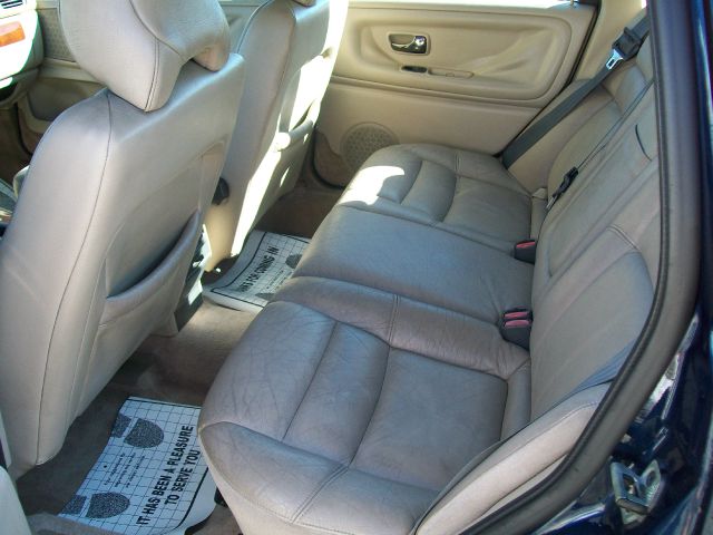 1999 Volvo V70 530xi 4dr Sdn AWD