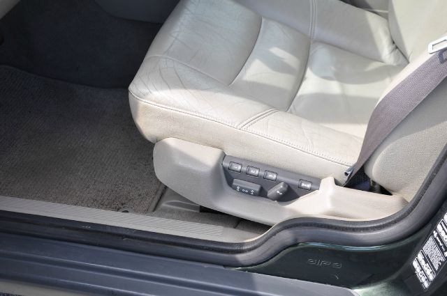 1999 Volvo V70 EX - DUAL Power Doors