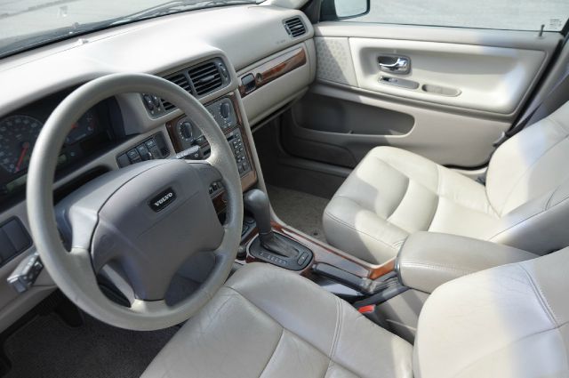 1999 Volvo V70 EX - DUAL Power Doors