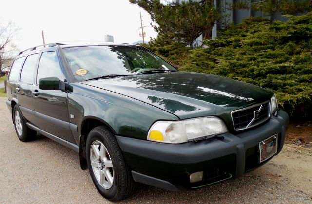 1999 Volvo V70 EX - DUAL Power Doors