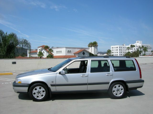 2000 Volvo V70 EX - DUAL Power Doors