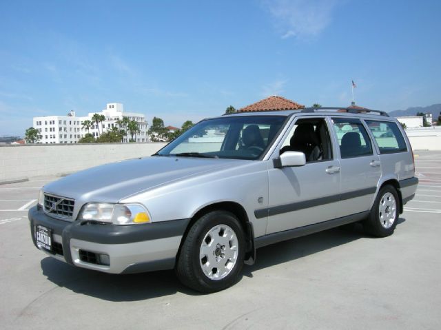 2000 Volvo V70 EX - DUAL Power Doors