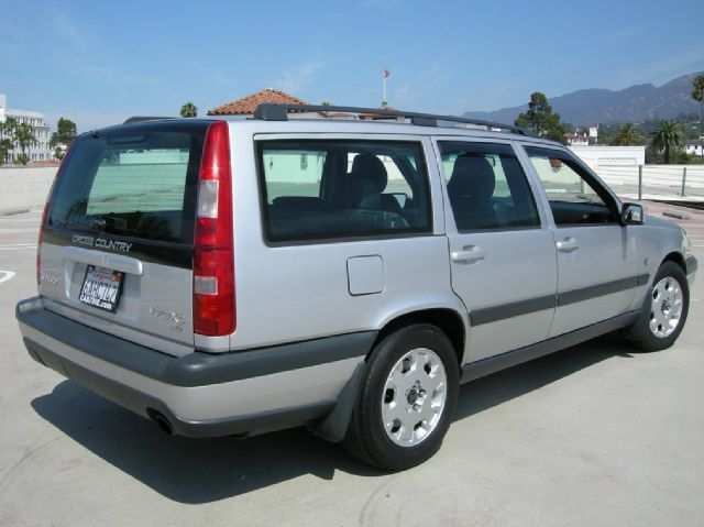 2000 Volvo V70 EX - DUAL Power Doors