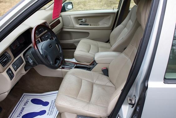 2000 Volvo V70 Unknown