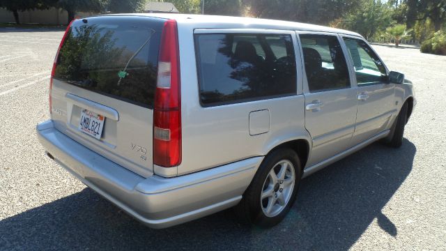 2000 Volvo V70 X