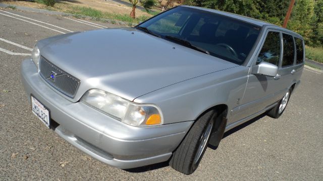 2000 Volvo V70 X