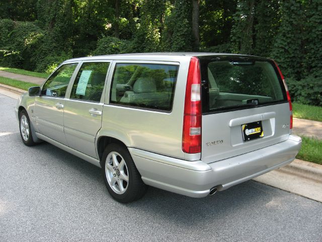 2000 Volvo V70 X