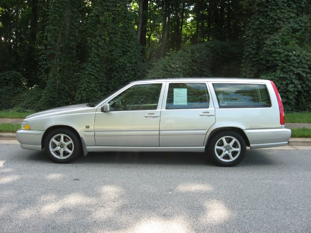 2000 Volvo V70 X