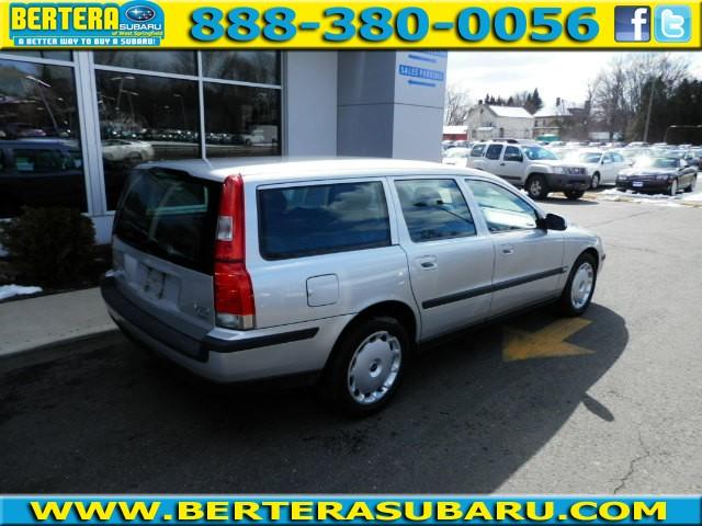 2001 Volvo V70 I W/premium Pkg