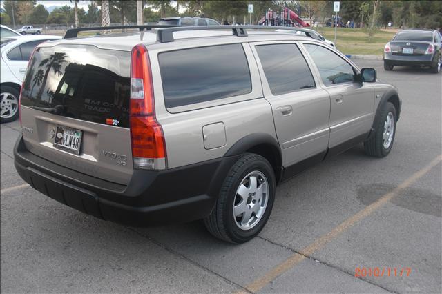 2002 Volvo V70 LE 4D Passenger Van