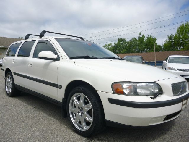 2002 Volvo V70 EX - DUAL Power Doors