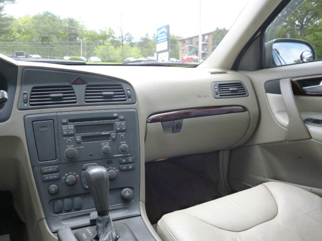2002 Volvo V70 EX - DUAL Power Doors