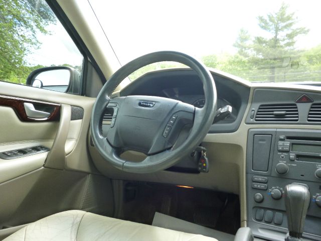 2002 Volvo V70 EX - DUAL Power Doors