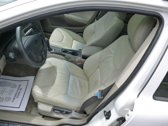 2002 Volvo V70 EX - DUAL Power Doors