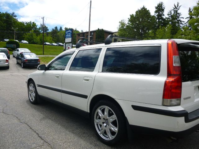 2002 Volvo V70 EX - DUAL Power Doors