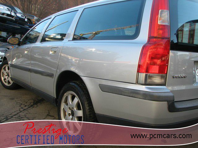 2003 Volvo V70 EX - DUAL Power Doors