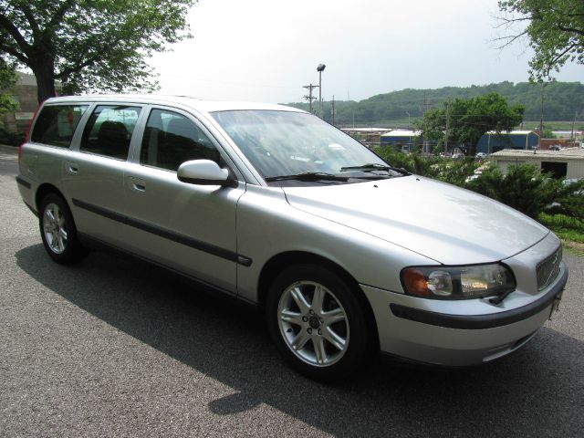 2003 Volvo V70 I W/premium Pkg