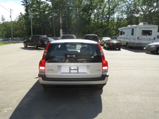 2004 Volvo V70 4WD 4dr Sport