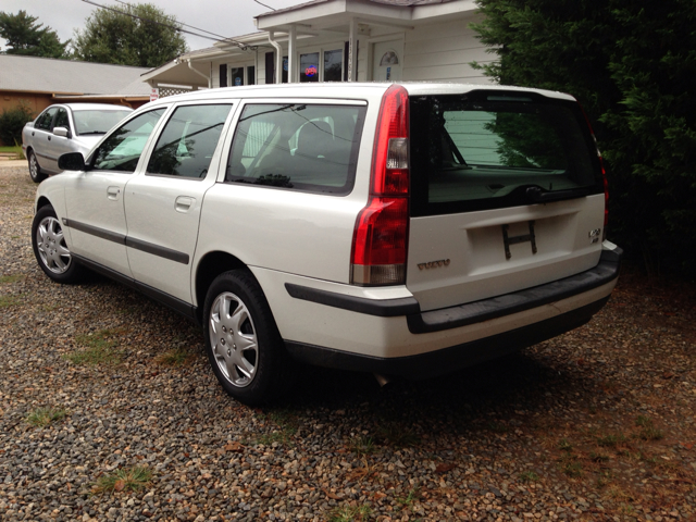 2004 Volvo V70 Sport 4x4 SUV
