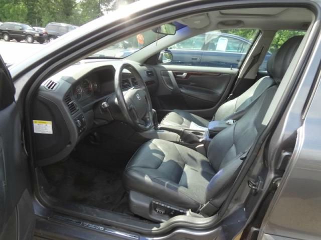 2004 Volvo V70 2WD King Cab SWB S