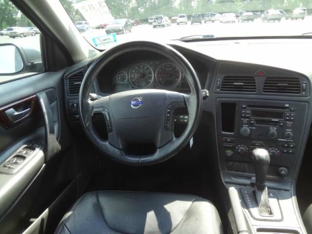 2004 Volvo V70 2WD King Cab SWB S