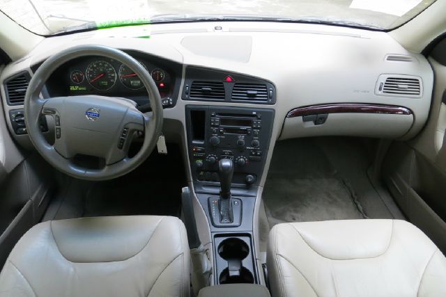 2004 Volvo V70 4WD 4dr Sport