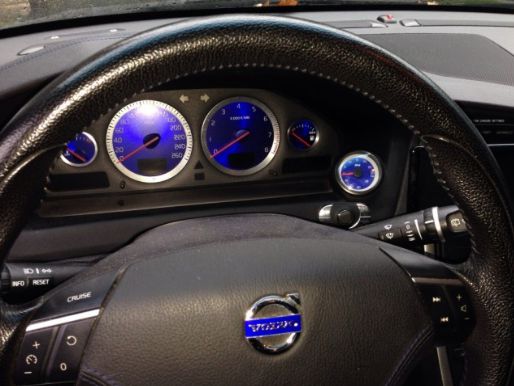 2004 Volvo V70 W/leather