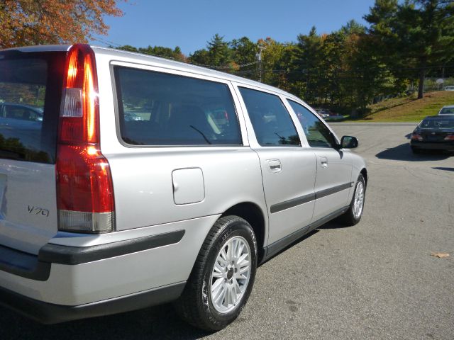 2004 Volvo V70 4WD 4dr Sport