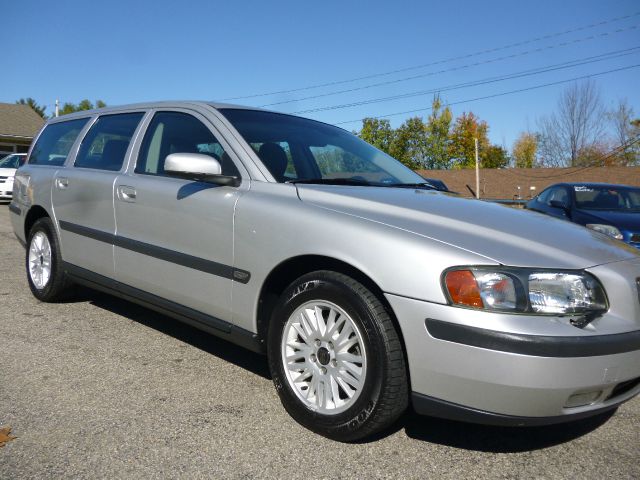 2004 Volvo V70 4WD 4dr Sport