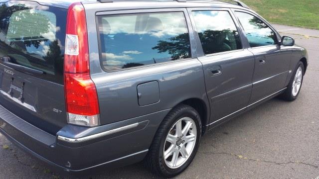 2005 Volvo V70 2500 Laramie Quad Cab 4WD