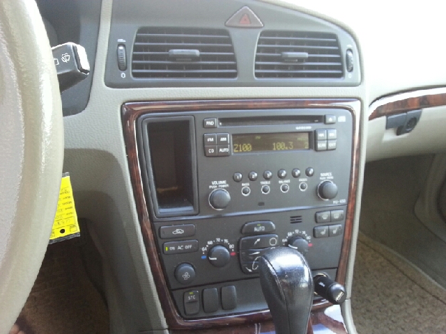 2005 Volvo V70 4WD 4dr Sport