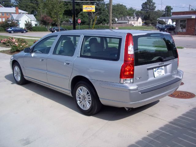 2005 Volvo V70 4WD 4dr Sport