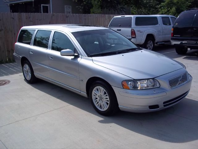 2005 Volvo V70 4WD 4dr Sport