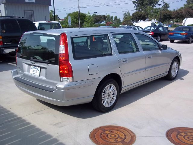 2005 Volvo V70 4WD 4dr Sport
