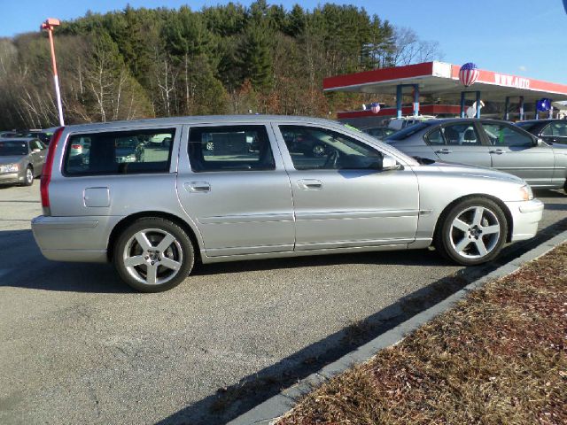 2005 Volvo V70 SE Sport Wagon