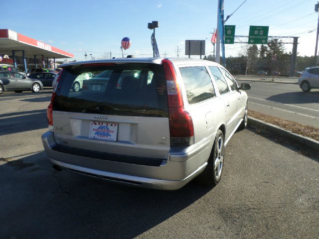 2005 Volvo V70 SE Sport Wagon