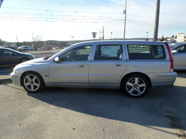 2005 Volvo V70 SE Sport Wagon