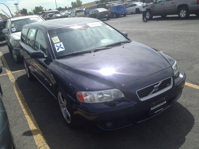 2006 Volvo V70 W/leather