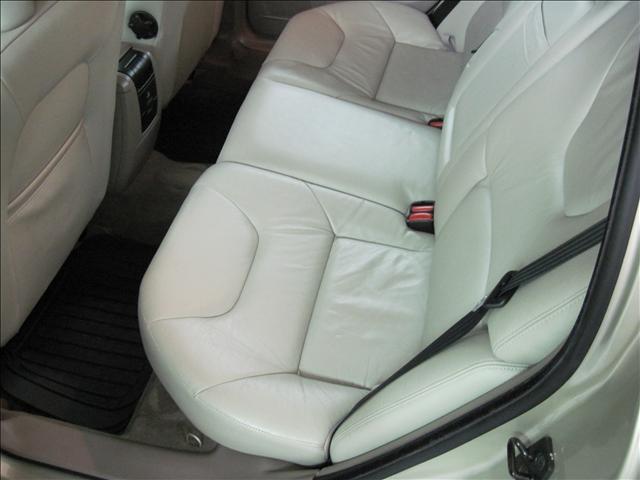 2007 Volvo V70 Reg Cab 137 WB, 60.0 CA DR