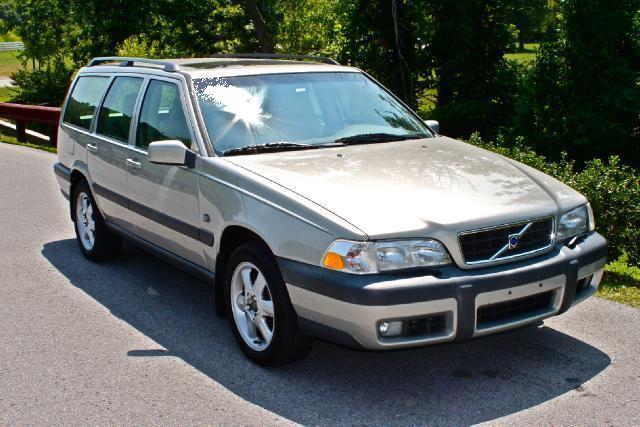 2000 Volvo V70 XC EX - DUAL Power Doors