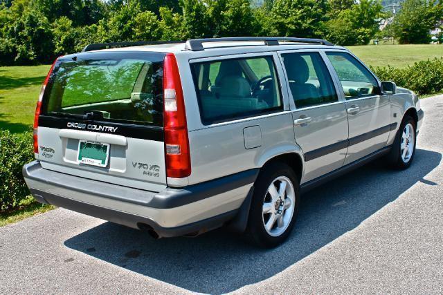 2000 Volvo V70 XC EX - DUAL Power Doors