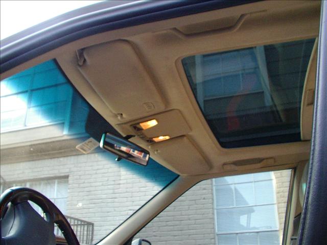 2000 Volvo V70 XC EX - DUAL Power Doors